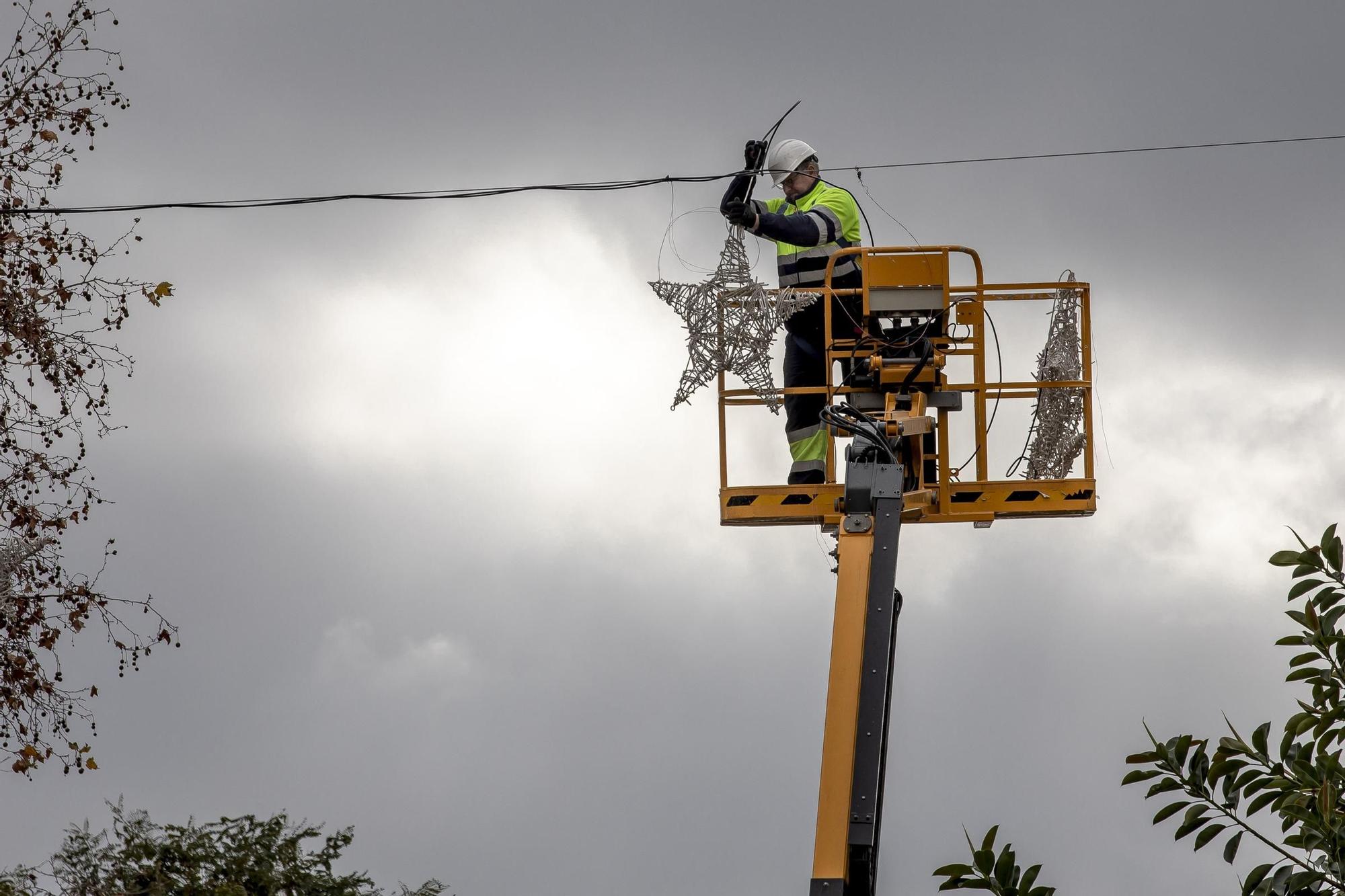 Cort inicia la desinstalación de las luces de Navidad