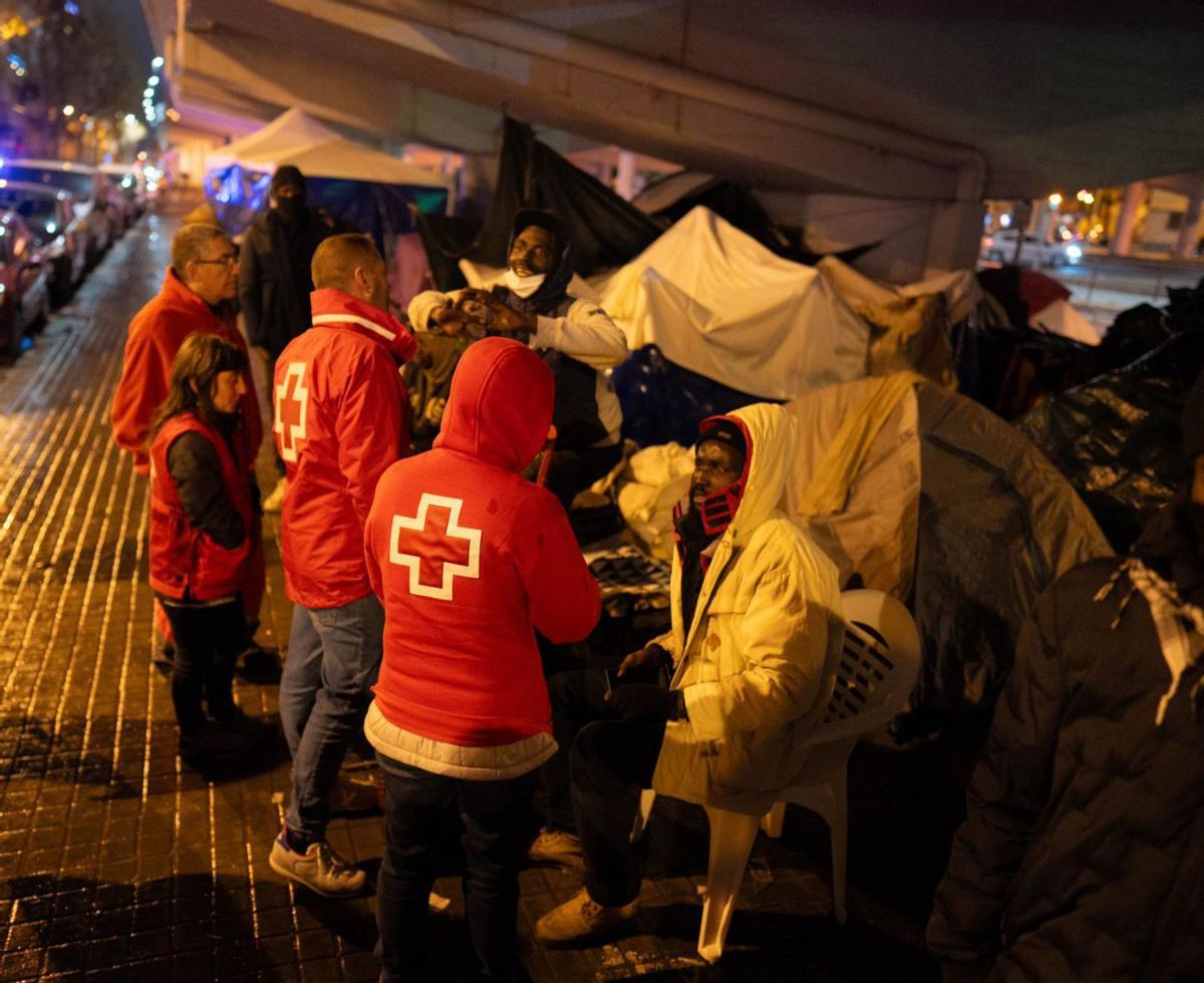 Allotjades 120 de les 180 persones vulnerables que vivien al B9