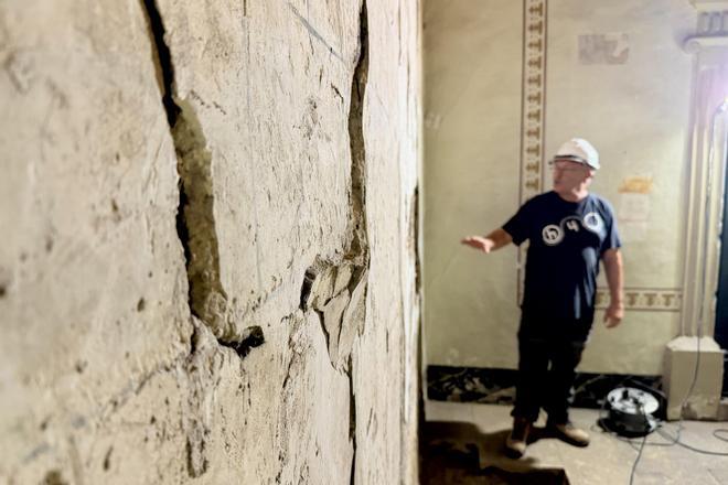 Sant Cugat investiga el origen de los movimientos del Monasterio que han dejado grietas en la fachada sur: "De momento son controlados"