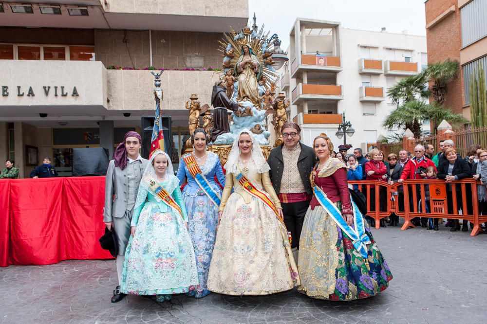 Las fallas de Mislata rinden homenaje a Nuestra Señora de los Ángeles