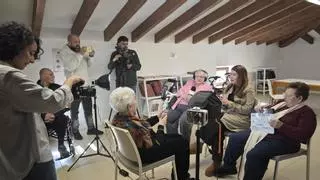 Sa Pobla graba su memoria: un taller en la biblioteca recoge recuerdos y tradiciones interculturales