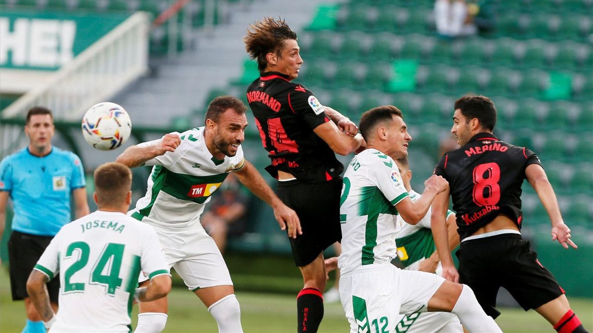 Imagen del encuentro entre Elche y Real Sociedad en la primera vuelta