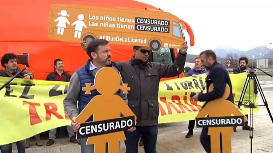 Tensión en Pamplona por la llegada del autobús de HazteOir