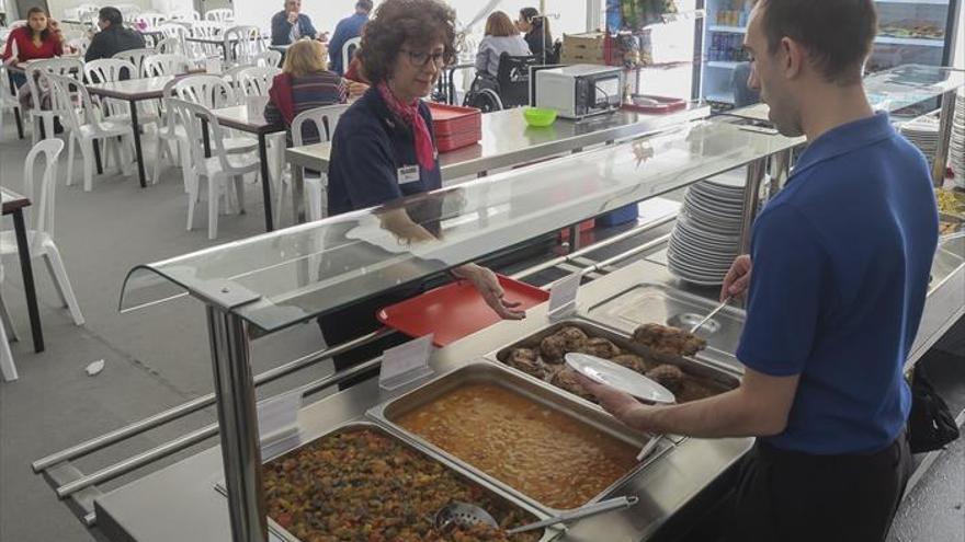 Ya ha abierto la cafetería instalada bajo una carpa en el nuevo complejo hospitalario