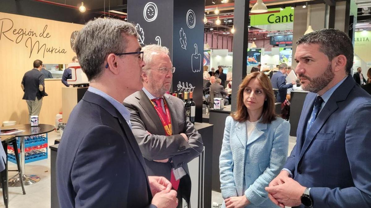 El consejero de Agricultura, Antonio Luengo, en el Salón Gourmets. | CARM