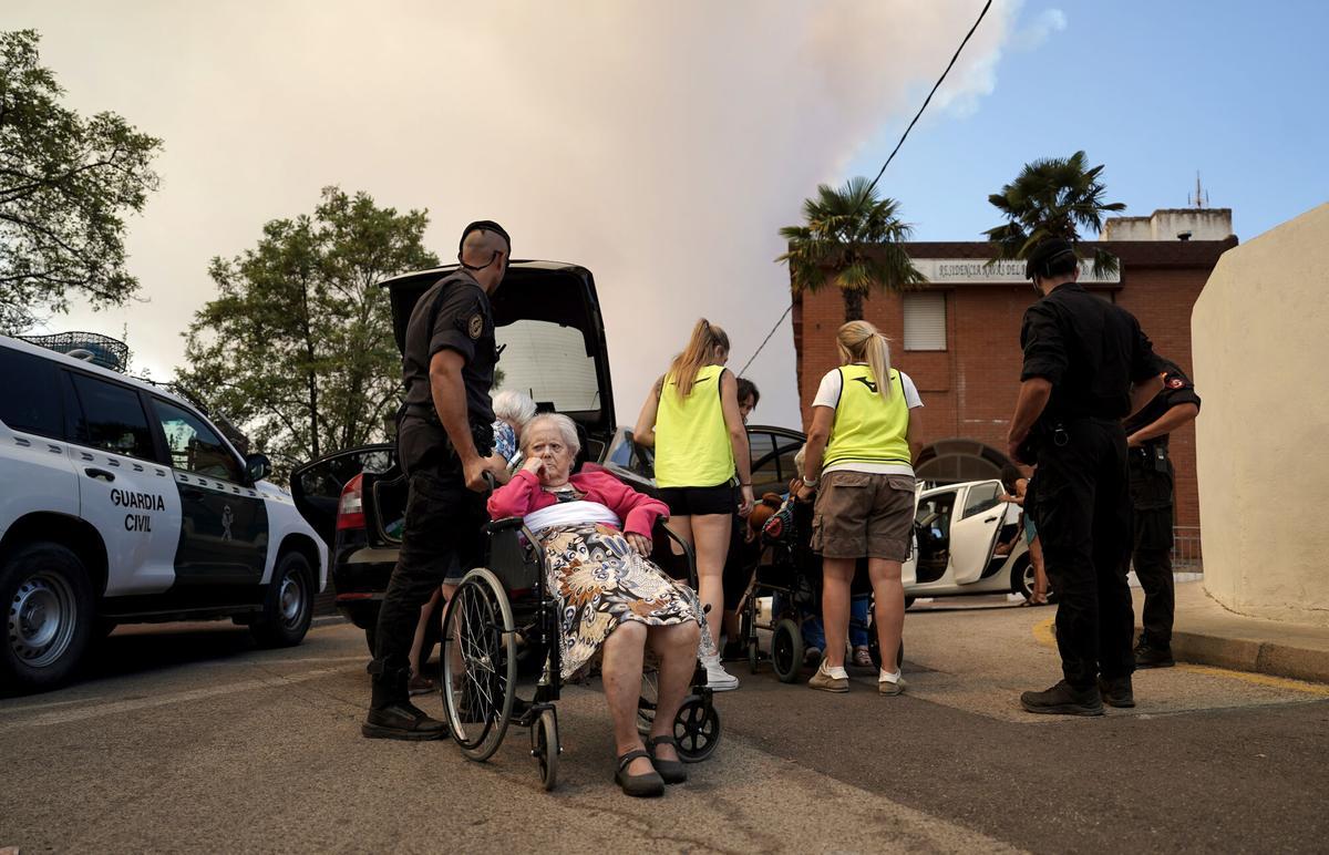 La Guardia Civil desaloja a ancianos de una residencia en Navas del Rey