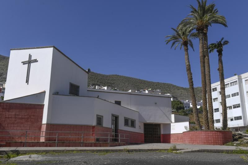 LAS PALMAS DE GRAN CANARIA  06-02-2019  LAS PALMAS DE GRAN CANARIA.  Palmeras en el solar en donde Hiperdino proyecta construir un supermercado y reconstruir la Iglesia de La Vega de San Jose.  FOTOS: JUAN CASTRO  | 06/02/2019 | Fotógrafo: Juan Carlos Castro