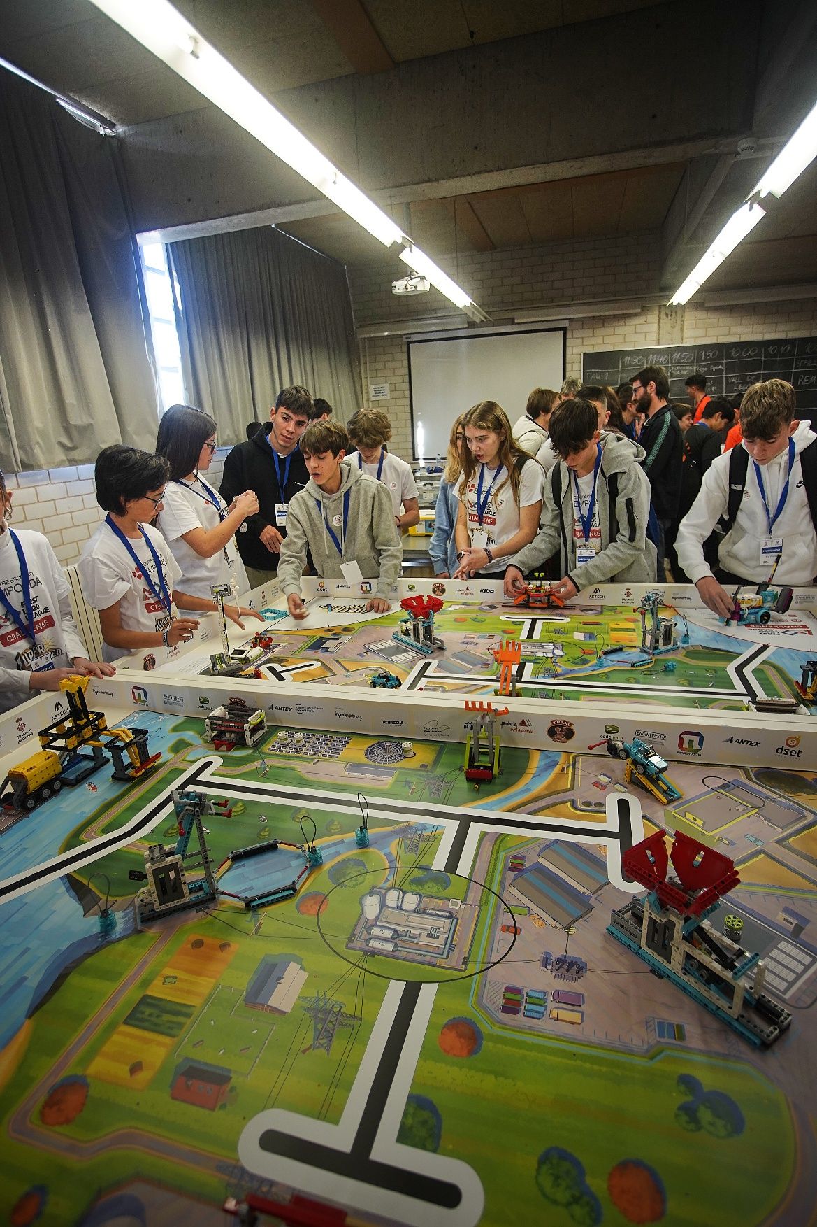 Les imatges de la «First Lego League» a Girona