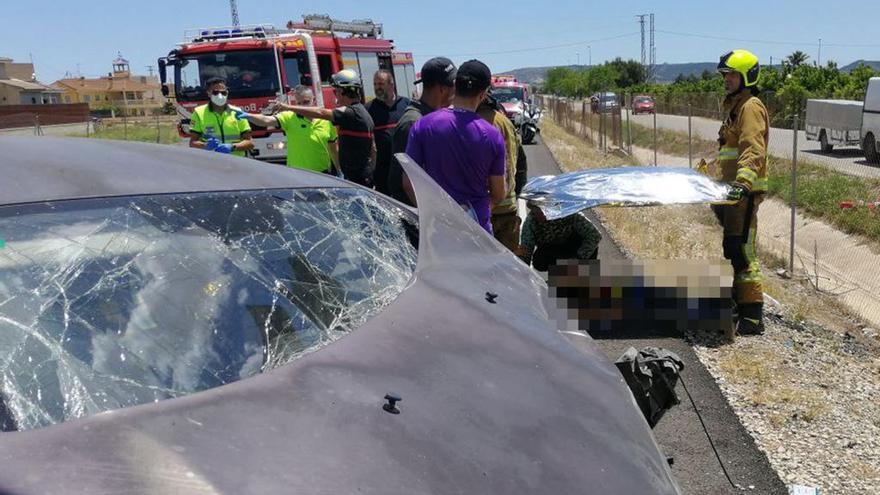 Nueve heridos en un aparatoso accidente entre tres vehículos en Orihuela