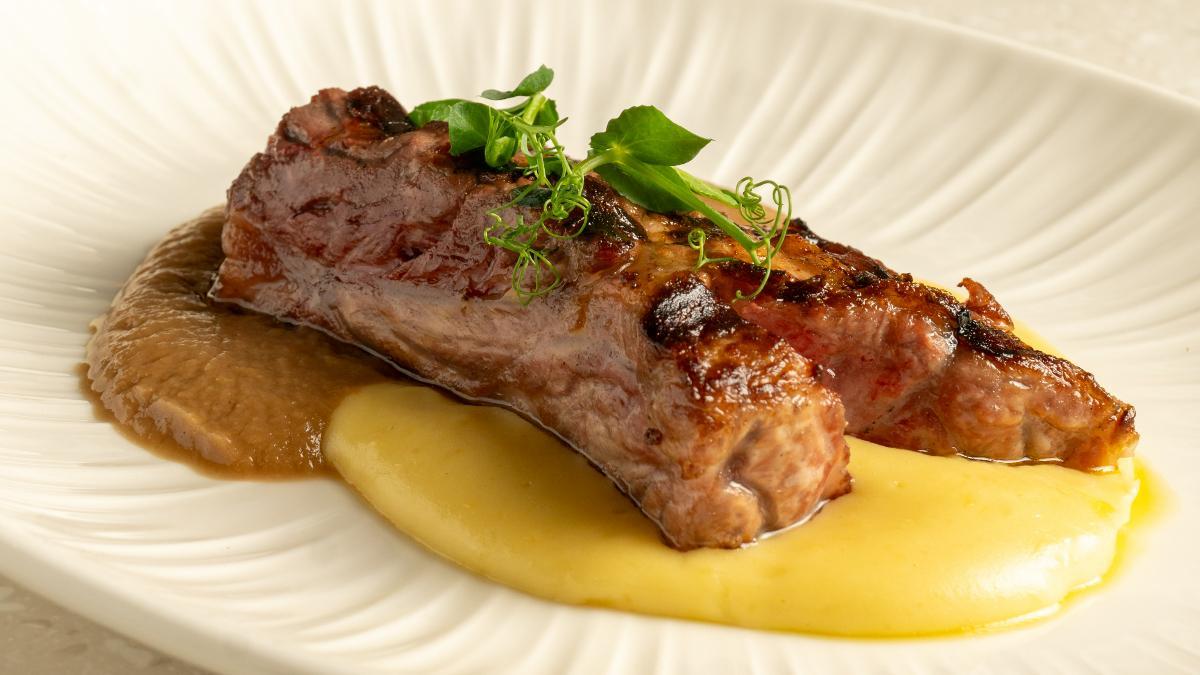 La parpatana de atún rojo de Almara, uno de los platos que mejor resumen la cocina mediterránea y de producto firmada por Aitor Mena.