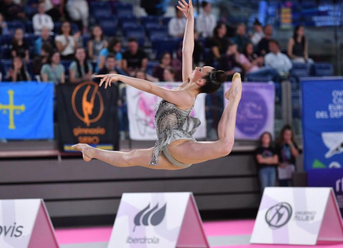 Paula Gómez, durante un ejercicio en una competición.