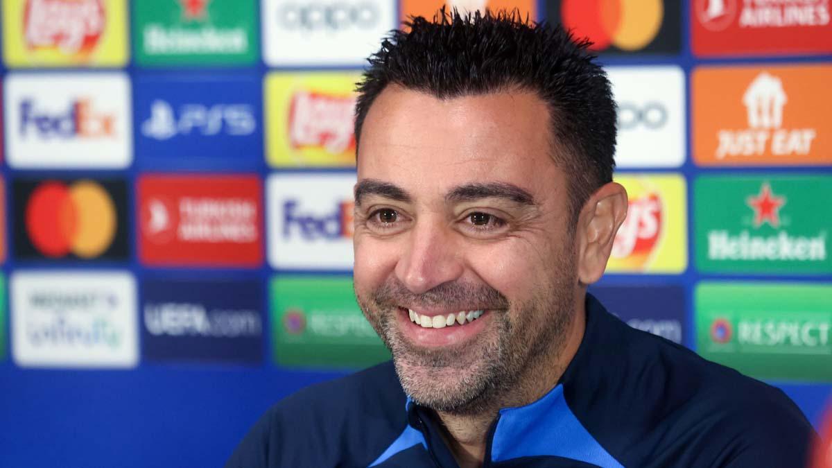 Xavi Hernández en la rueda de prensa en San Siro