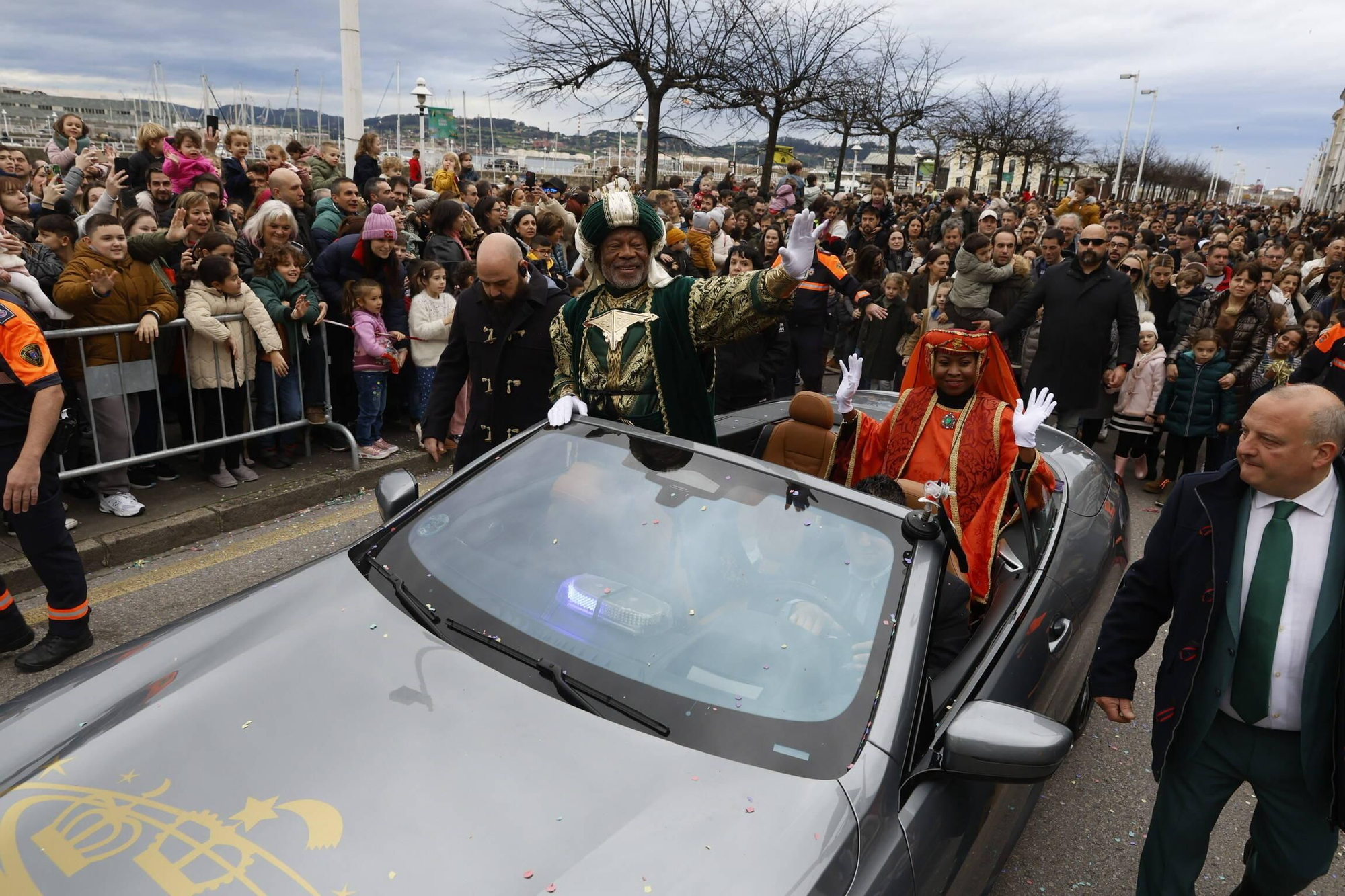 En imágenes: Los Reyes Magos desembarcan en Gijón