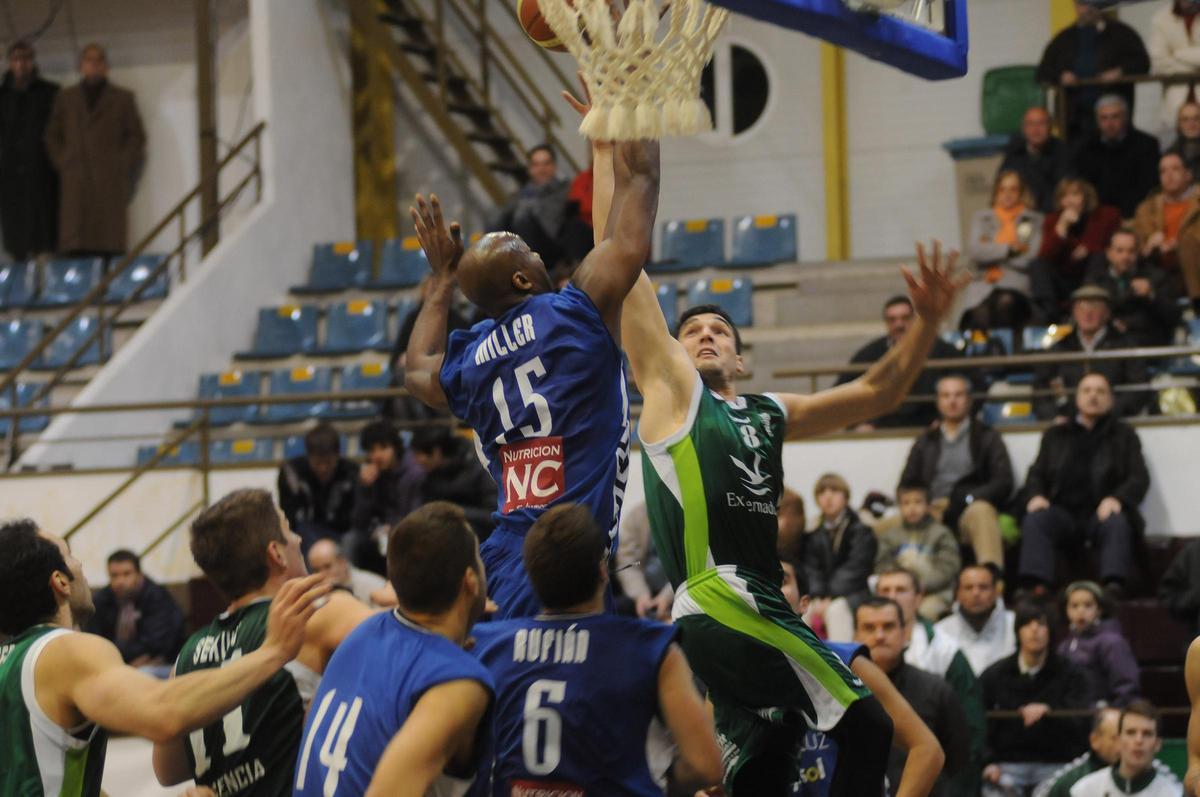 Jugando con el Plasencia en 2009.
