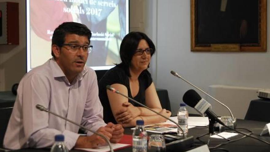 La diputada Rosa Pérez Garijo y el presidente de la Diputación de Valencia, en la presentación del plan.