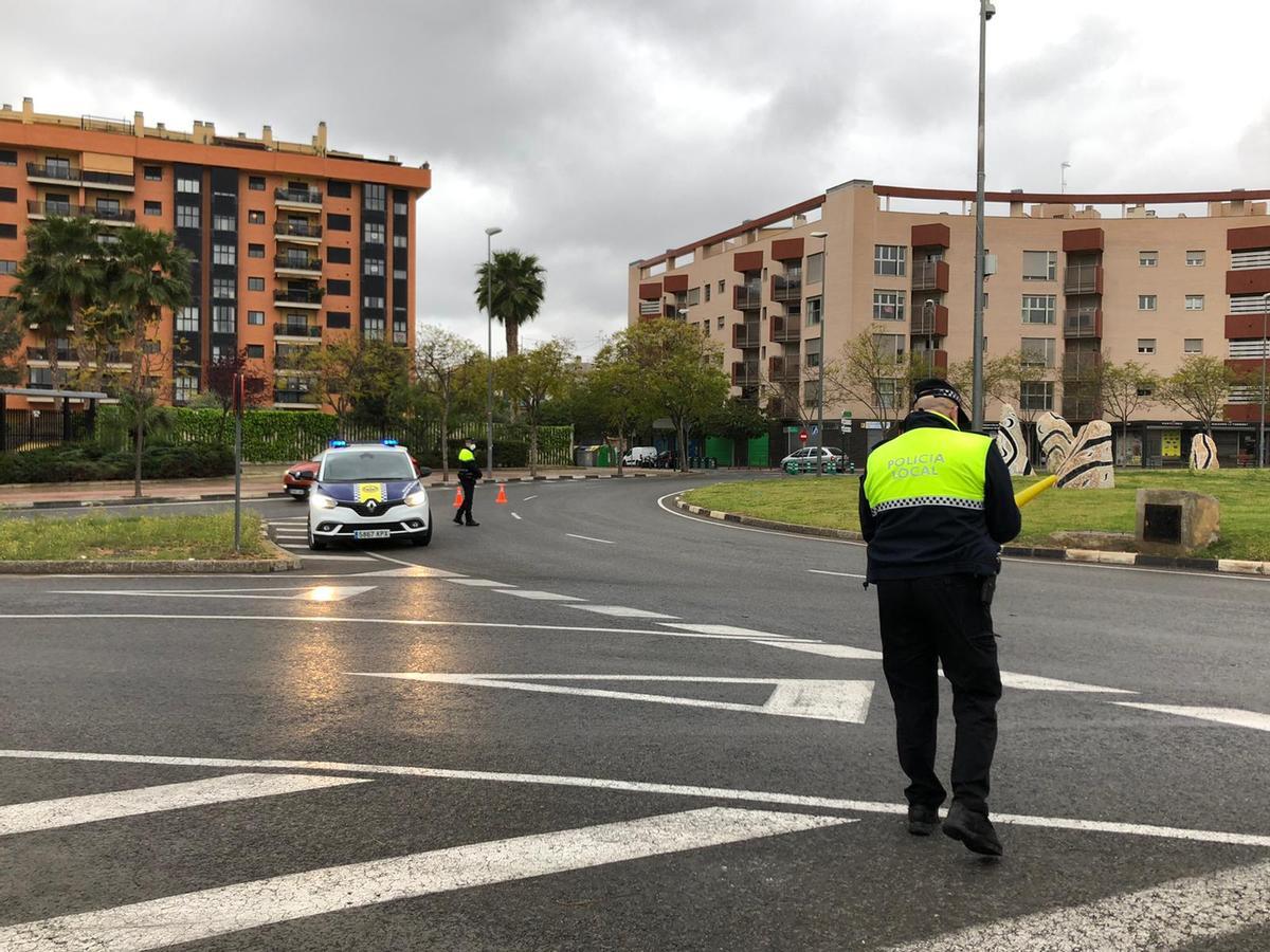 Un operativo de control de la Policía Local de San Vicente