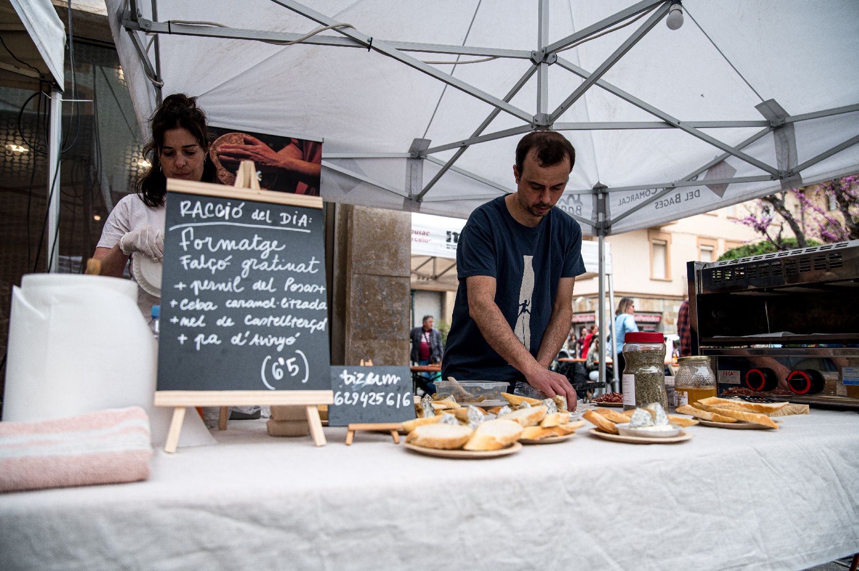 La 63e Fira d'Artés omple el poble de gent, cotxes i tractors