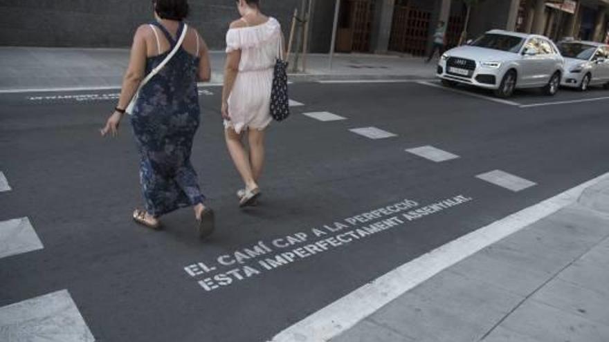 Versos pintats als passos de vianants de Manresa