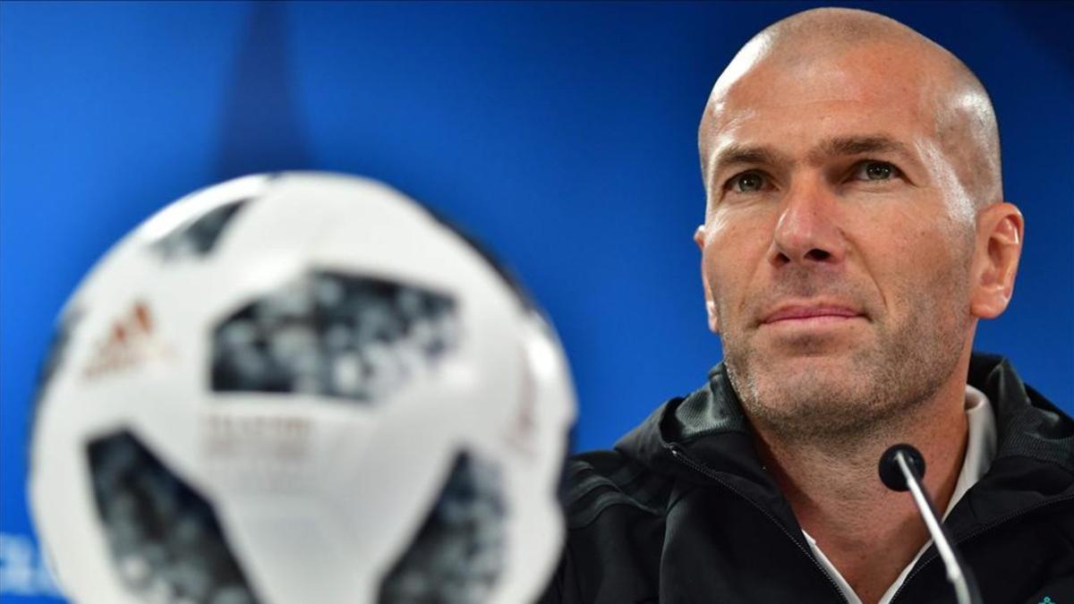 Zinedine Zidane comparece en ruenda de prensa antes del Clásico