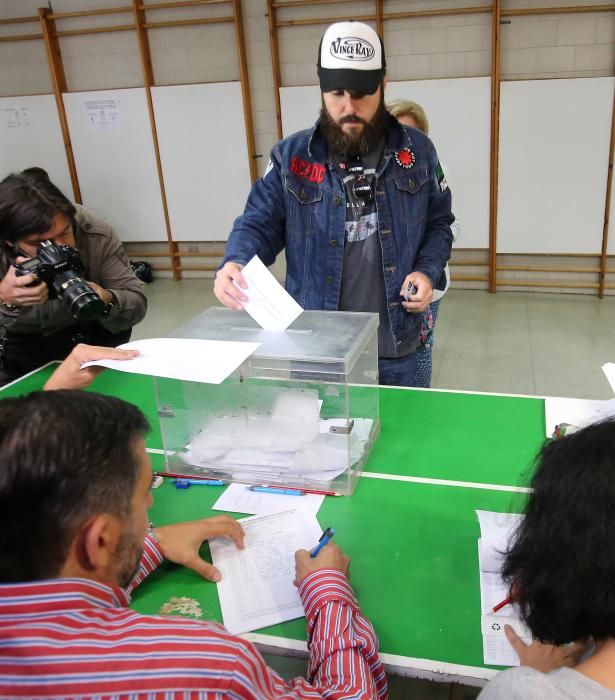 Los vigueses acuden a la cita con las urnas