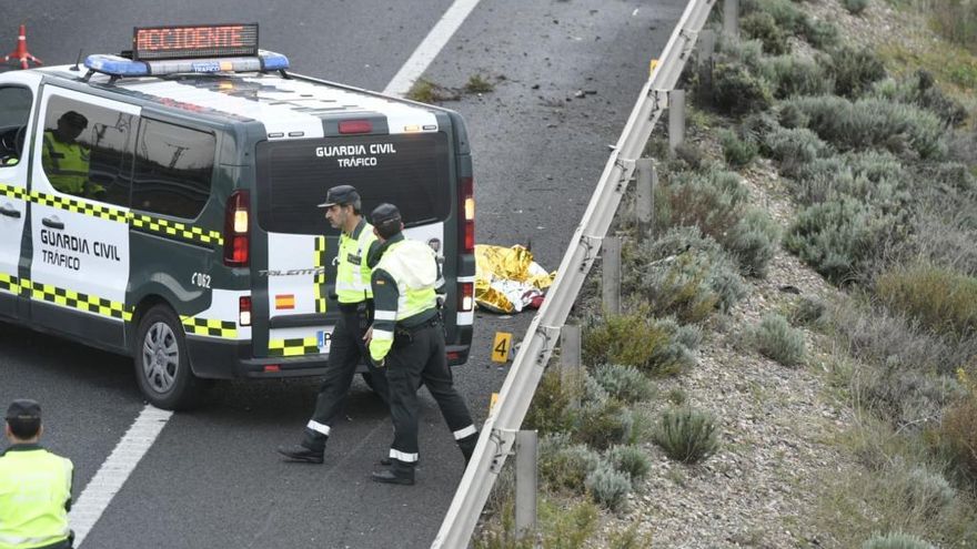 Fallece un joven tras chocar su moto contra un guardarraíl en la A-7 en Alhama