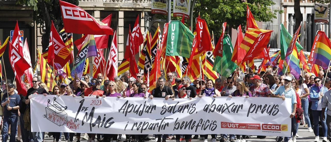 Manifestació de l’1 de Maig a Girona sota el lema «apujar salaris, abaixar preus i repartir beneficis».