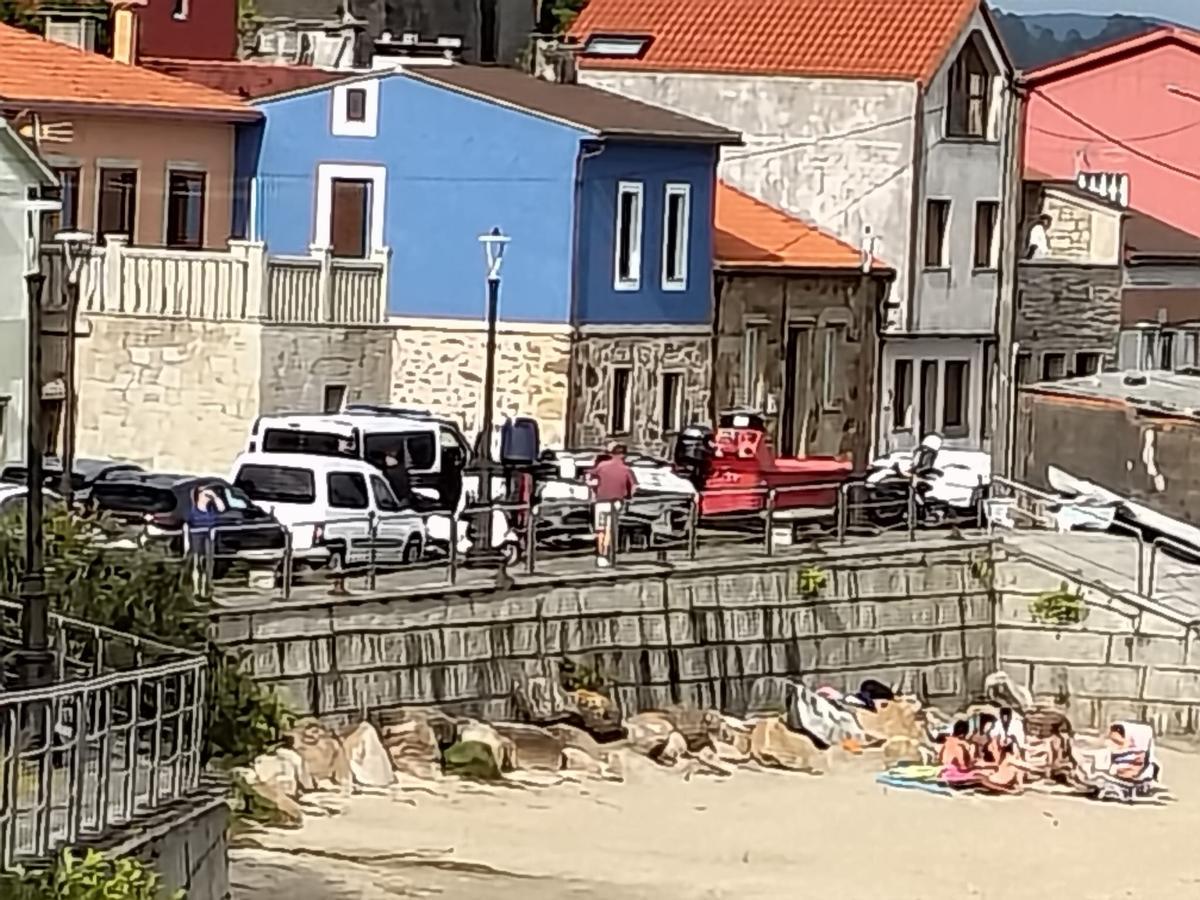 Furgón da Policía Nacional na zona do Conchido, na Pobra.