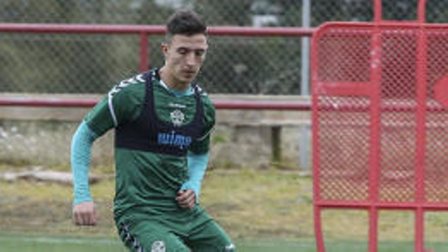 Escriche, durante un entrenamiento con el Elche