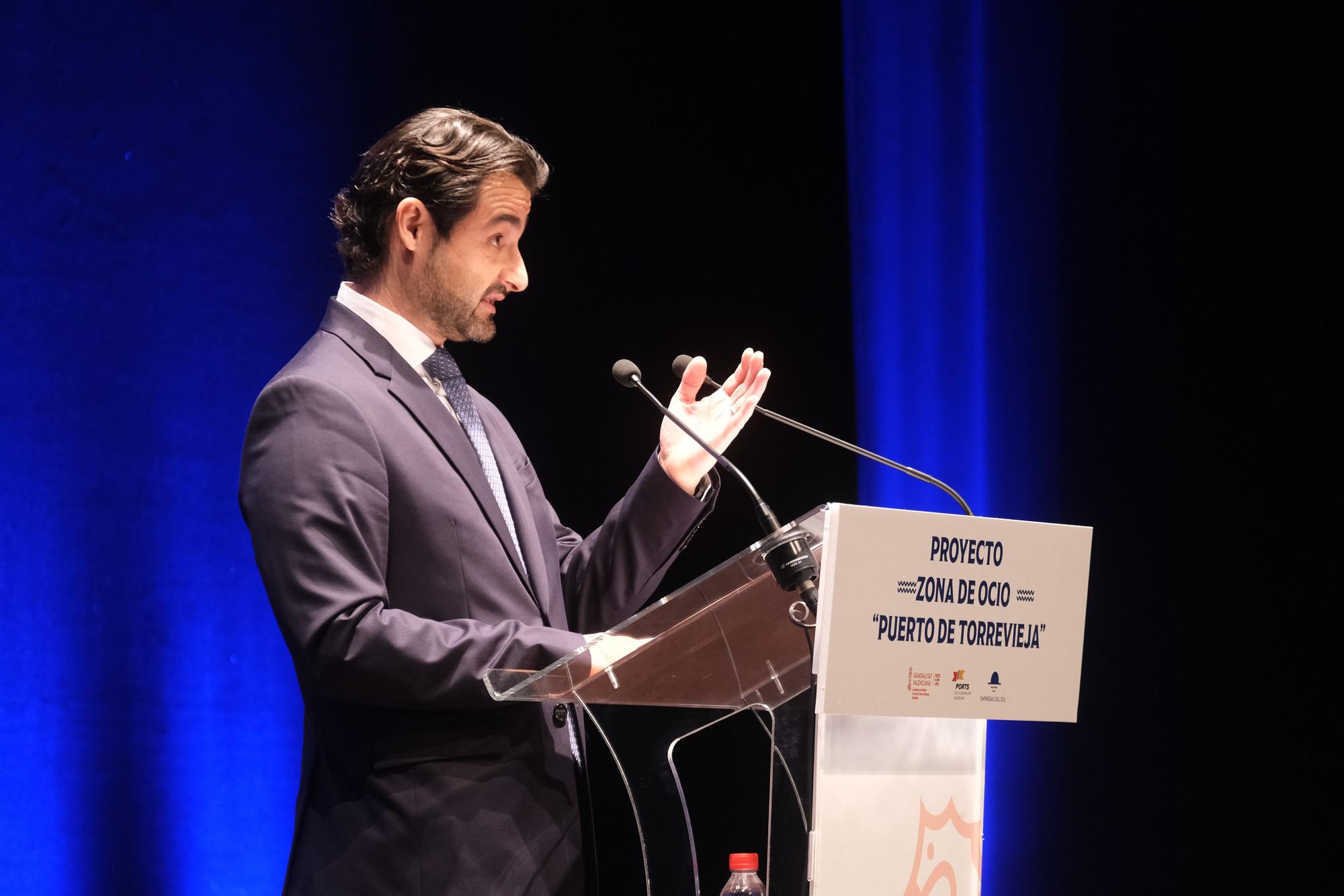 Presentación del proyecto de una nueva superficie comercial y de ocio en la zona portuaria de Torrevieja con la presencia de el presidente Ximo Puig, el conseller Arcadi España, el alcalde Eduardo Dolón y el empresario Enrique Riquelme