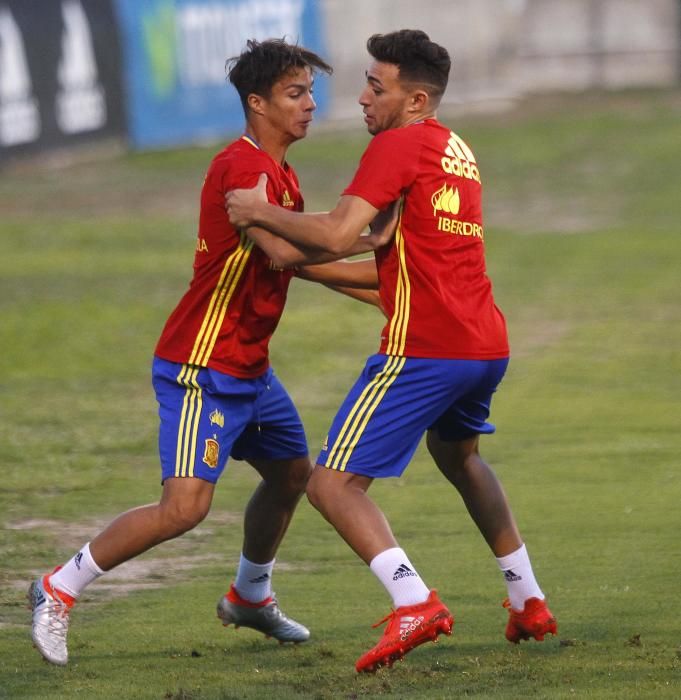 Las mejores imágenes del entrenamiento de Munir con la Selección Española