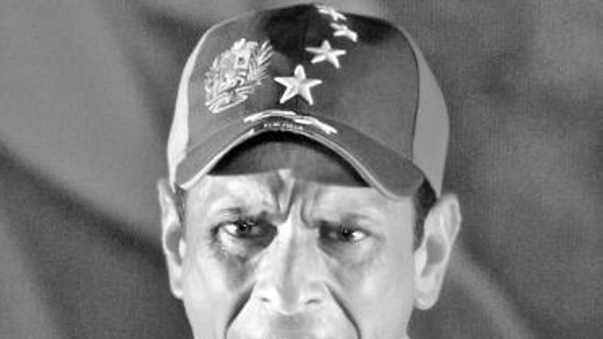 Capriles, el domingo por la noche, dirigiéndose a sus seguidores.