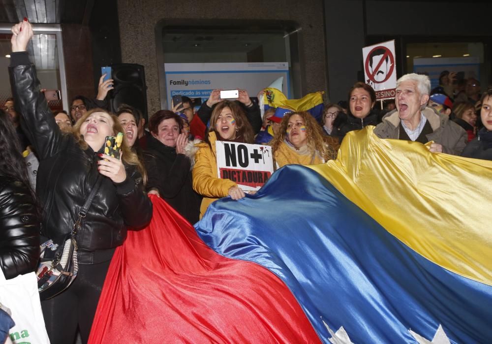 Los manifestaciones se reunieron en la farola de Urzáiz