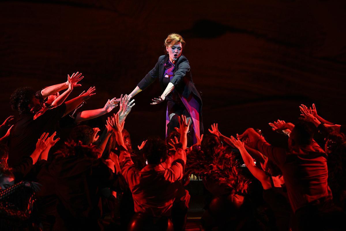 EN IMÁGENES: Ópera "La traviata" en Oviedo