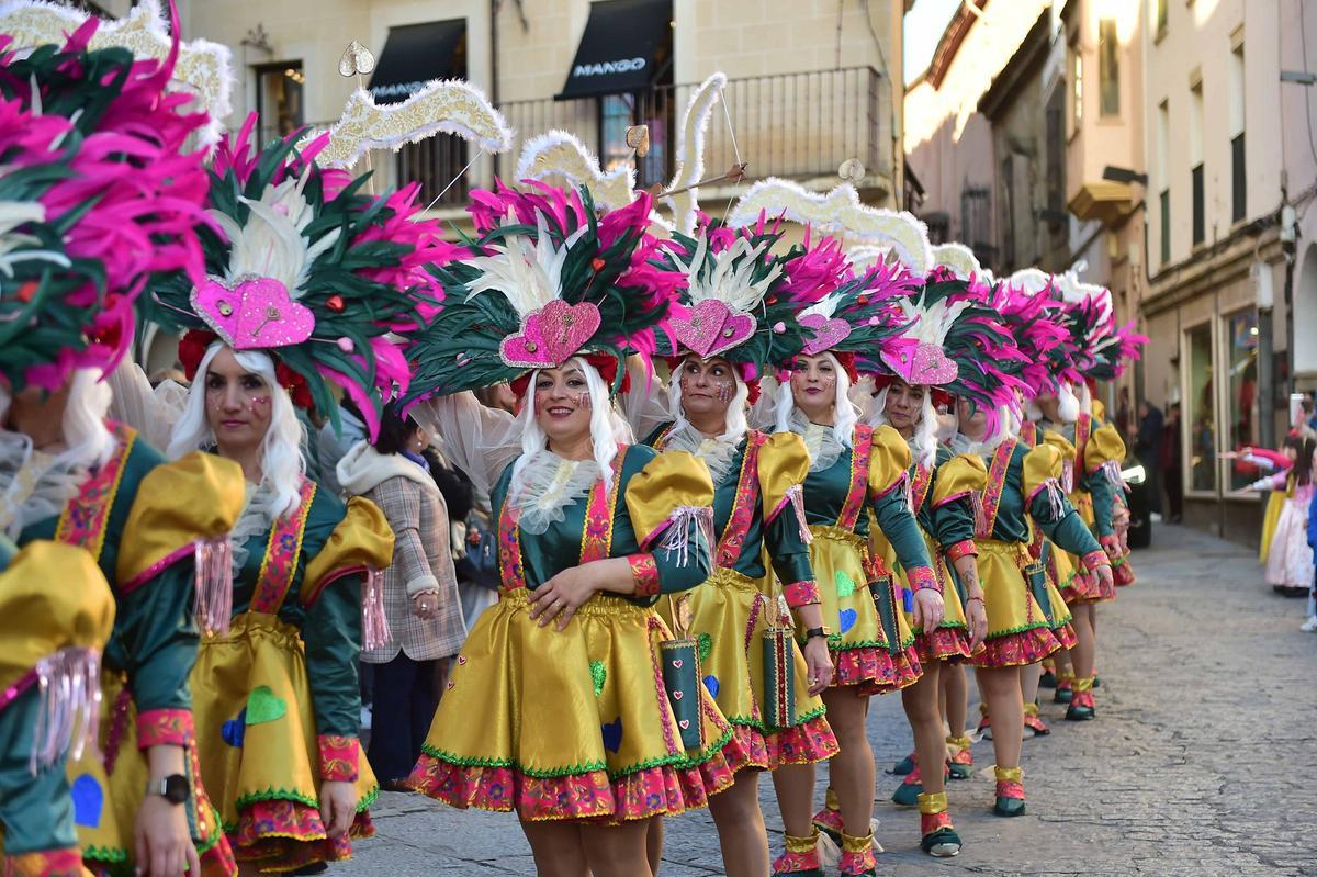 Fotogalería | Así ha sido el desfile del Carnaval de Plasencia Fotogalería | Así ha sido el desfile del Carnaval de Plasencia