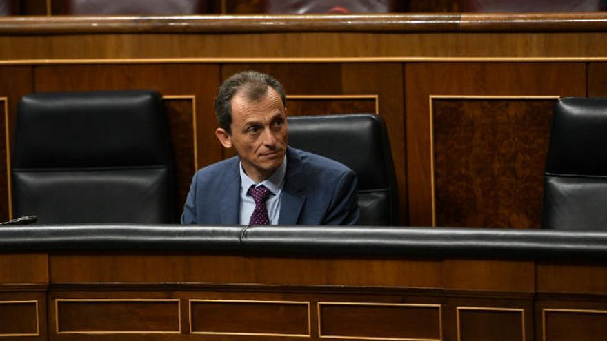 El ministro de Ciencia, Pedro Duque, durante el pleno del Congreso