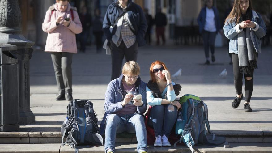 La mitad de pisos turísticos de Airbnb en València vulneran la ley de Turismo