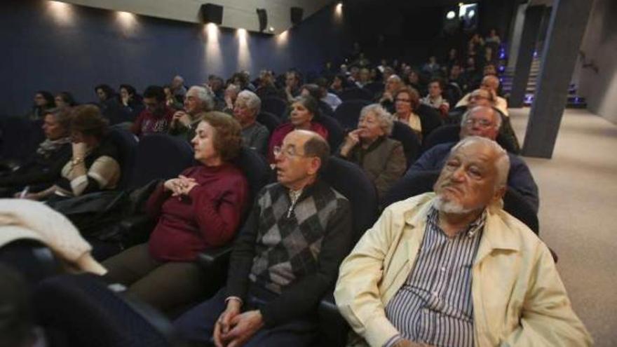 Imagen del público que asistió ayer a la apertura de la Semana del Cerebro.