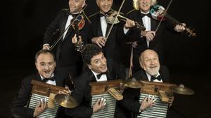 La nueva formación del grupo argentino Les Luthiers.