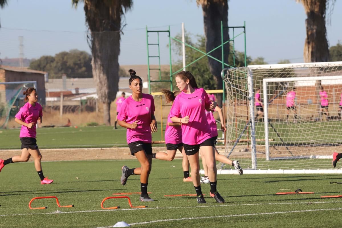 El Córdoba CF Femenino de Ariel Montenegro comienza a rodar