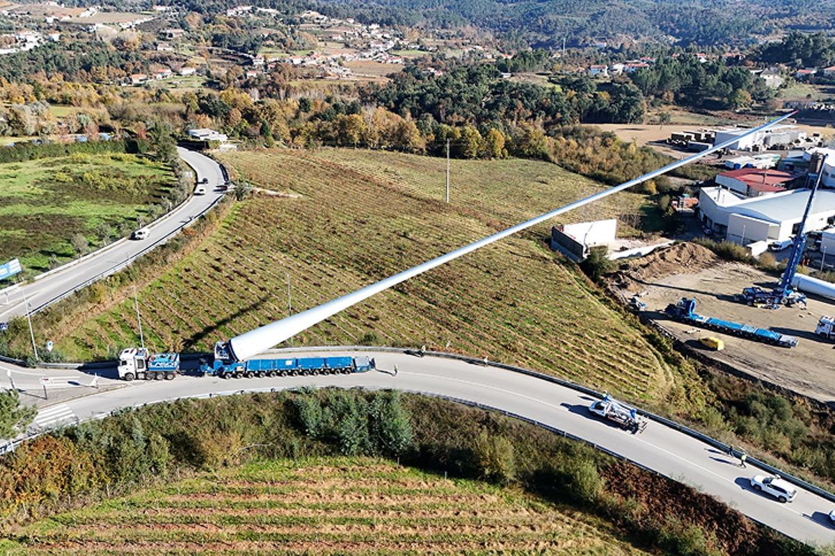 Transporte de palas de un parque eólico.