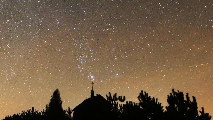 Vista de la lluvia de meteoros gemínidas en Minks en 2017.