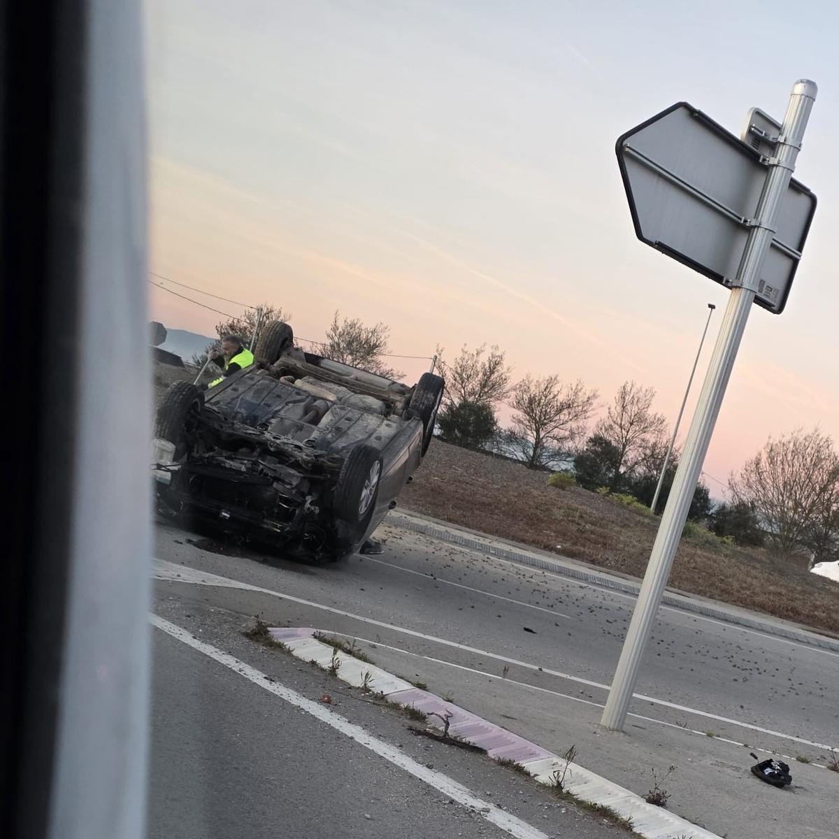 El vehicle bolcat a la C-31.