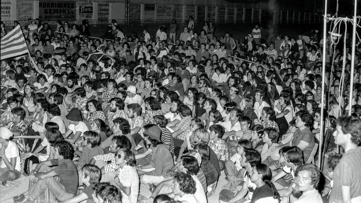 En aquell concert de fa cinquanta anys es van reunir unes dues mil persones a l'antic camp de futbol.
