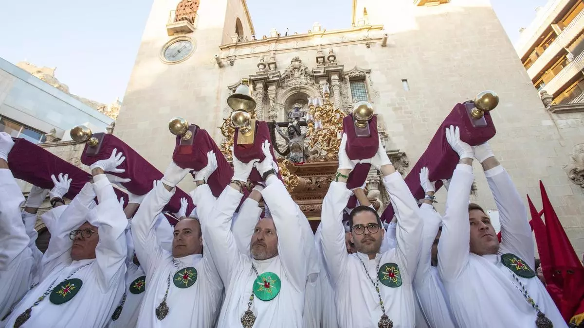 El Cristo del Mar culmina su esplendor dorado
