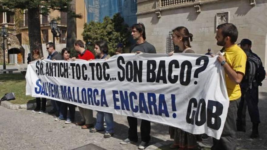 Una concentración del GOB contra el proyecto de Son Baco, durante la pasada legislatura.