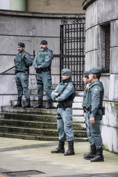 La Guardia Civil registra la sede de UGT en Asturias