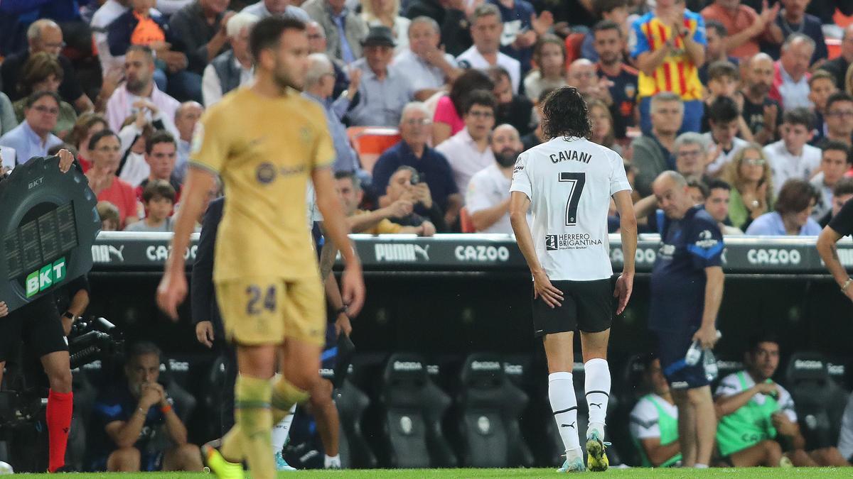 Momento en el que Cavani se retira lesionado frente al Barça