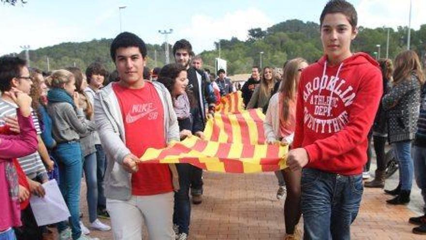 Imagen del &#039;Correllengua&#039; en el instituto Sant Agustí.