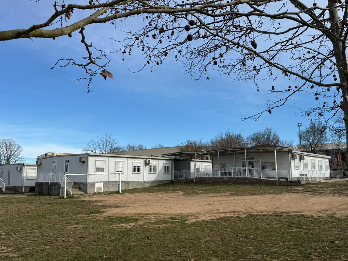 L'institut de Maçanet de la Selva, en barracons.