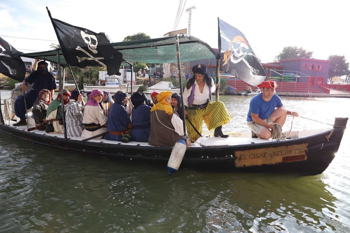 Llegada de los piratas a Cullera por el cauce del Xúquer.